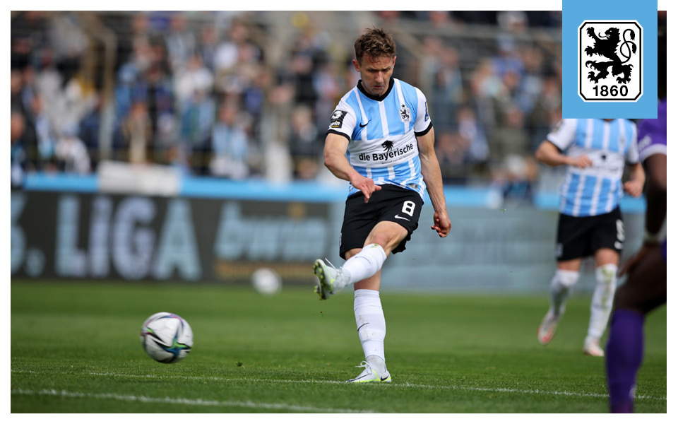 33 Joseph Boyamba (am Ball) ) gegen 16 Max Rosenfelder (Freiburg II)  Zweikampf Fussball 3. Liga TSV