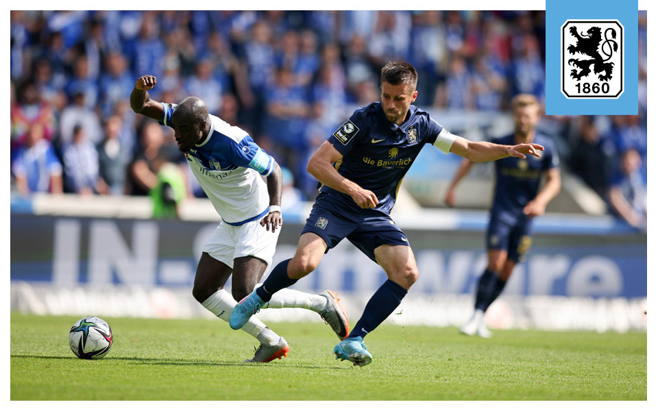 33 Joseph Boyamba (am Ball) ) gegen 16 Max Rosenfelder (Freiburg II)  Zweikampf Fussball 3. Liga TSV