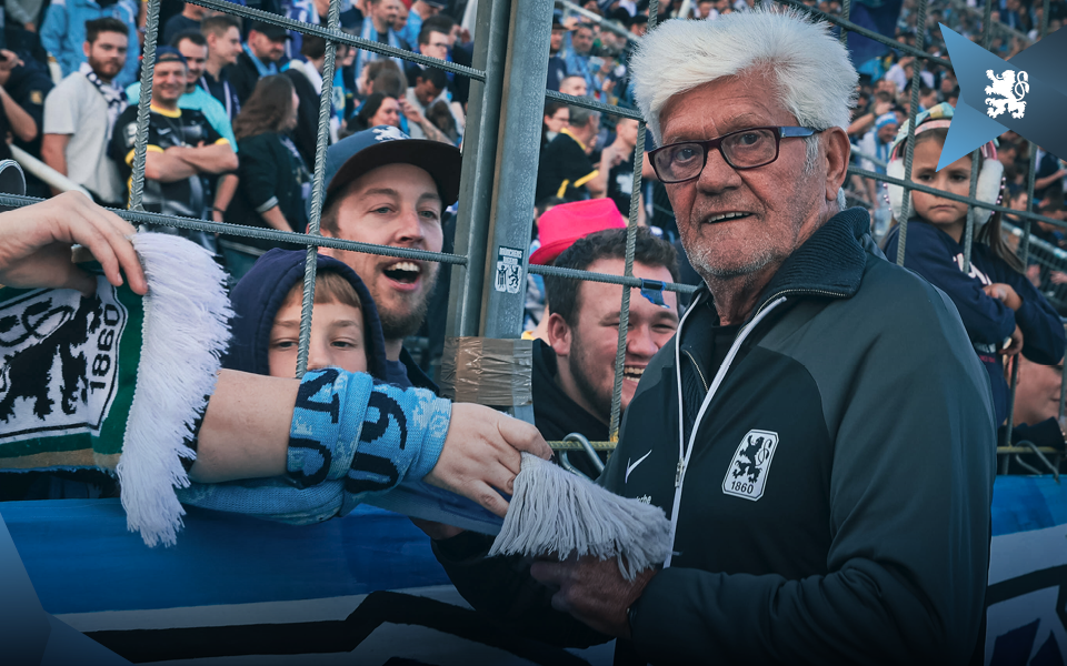 Werner Lorant vor zweieinhalb Jahren in der Westkurve des Grünwalder Stadions.
