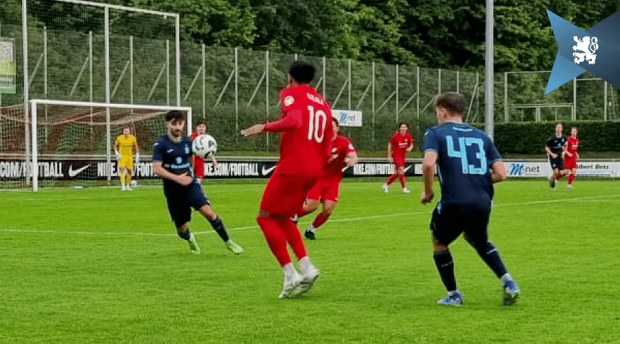 Arin Garza (li) erzielte den einzigen Treffer für die Löwen, scheiterte aber noch mit zwei weiteren Großchancen.