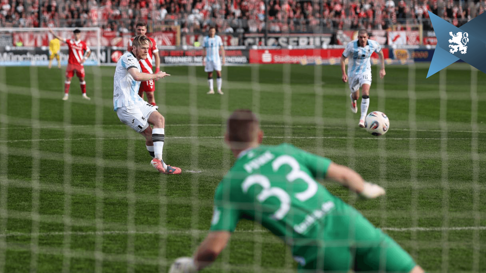 Thore Jacobsen brachte die Löwen in der 39. Minute per Foulelfmeter gegen Cottbus in Führung.