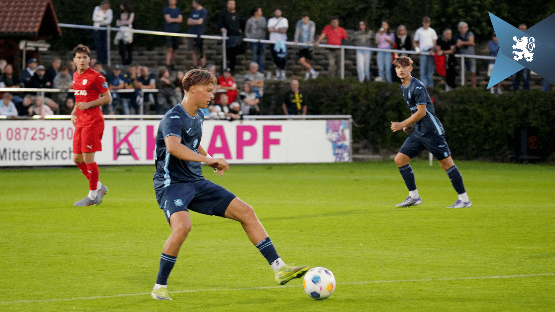 U21 verliert erstes Saisonspiel in Erlbach, bleibt aber Tabellenführer.