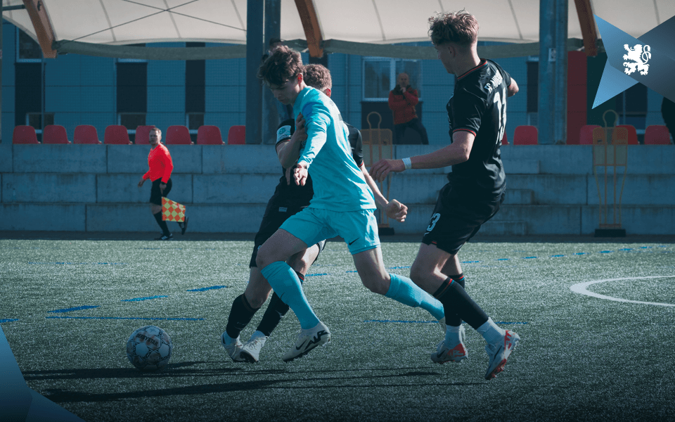 U19 unterliegt Augsburg in Unterzahl mit 1:2.