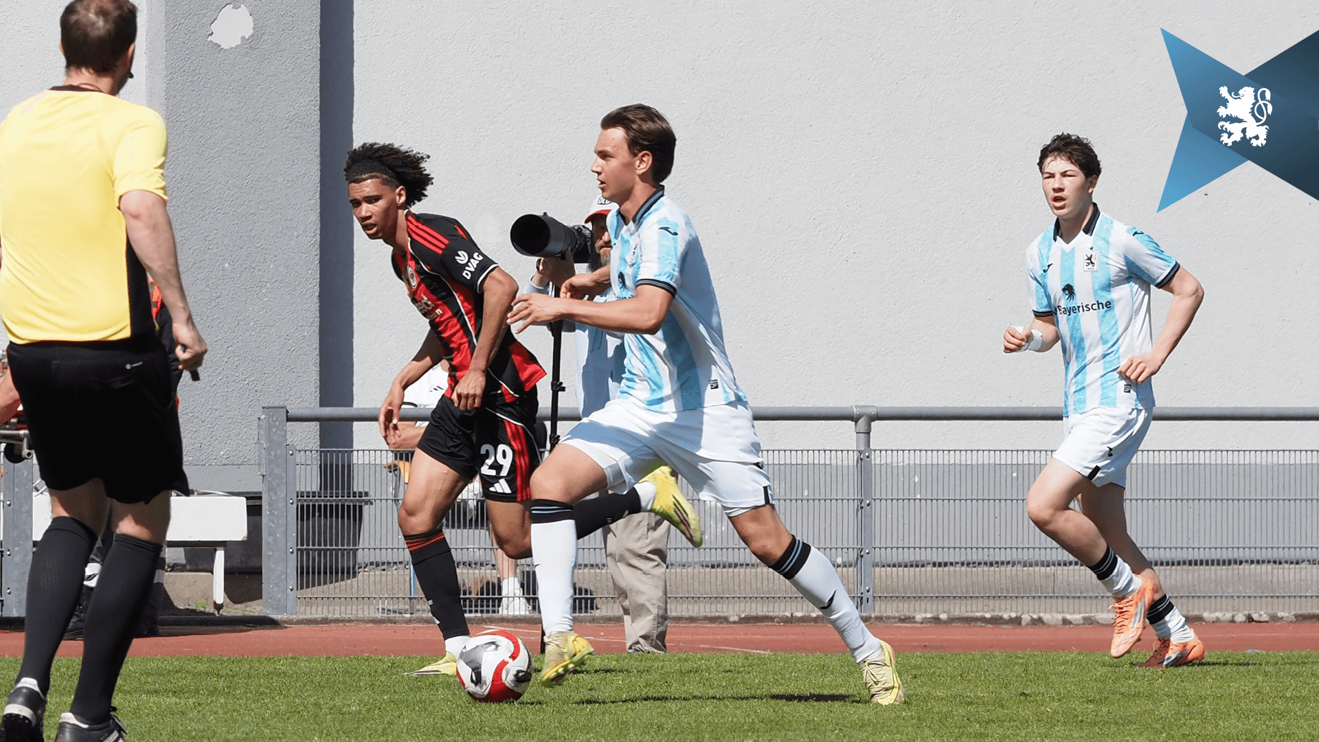Xaver Lippmann bereitete den ersten Löwen-Treffer per Freistoß vor, den zweiten erzielte er mit einer Direktabnahme. Fotos: Markus Burger