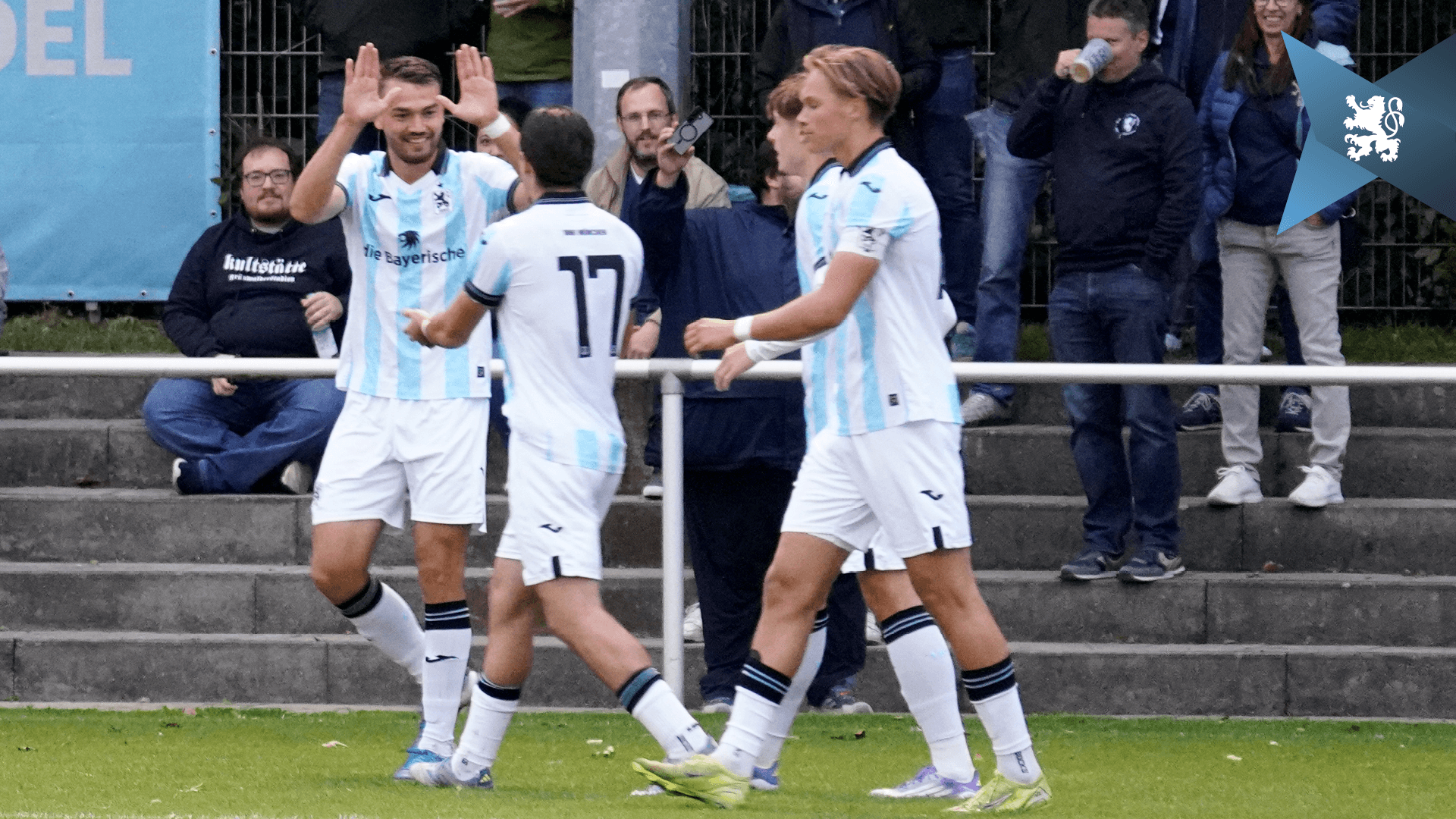 U21 bleibt an der Spitze durch 3:1-Sieg über Türkspor Augsburg.