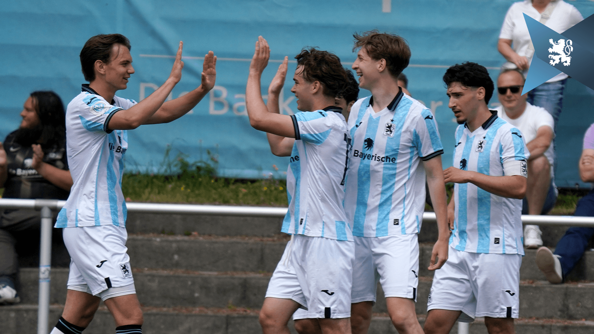 Insgesamt dreimal konnten die Junglöwen gegen Walldorf jubeln, hier beim 1:0 durch Paul Sturm (2. v. li.).