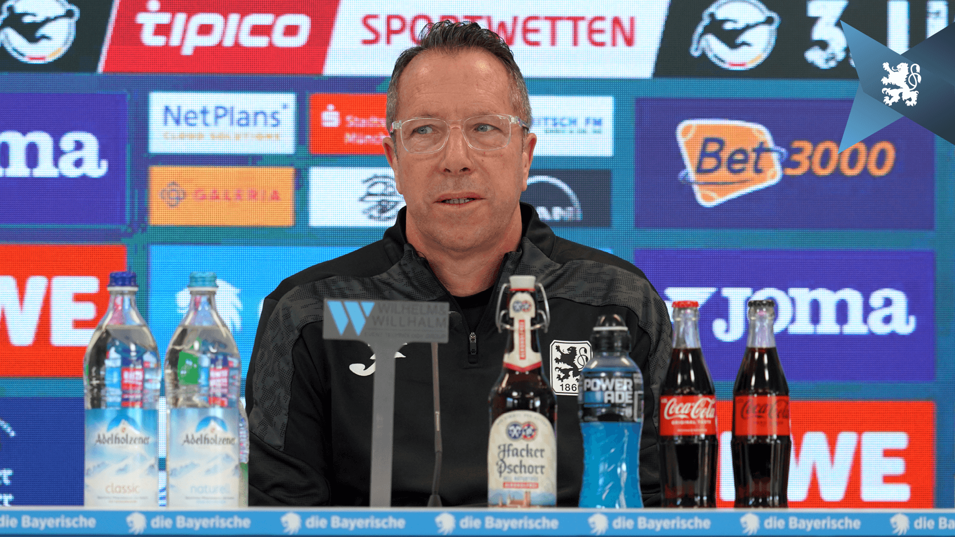 Trotz Personalsorgen rechnet Trainer Kauczinski sich gegen Verl was aus.