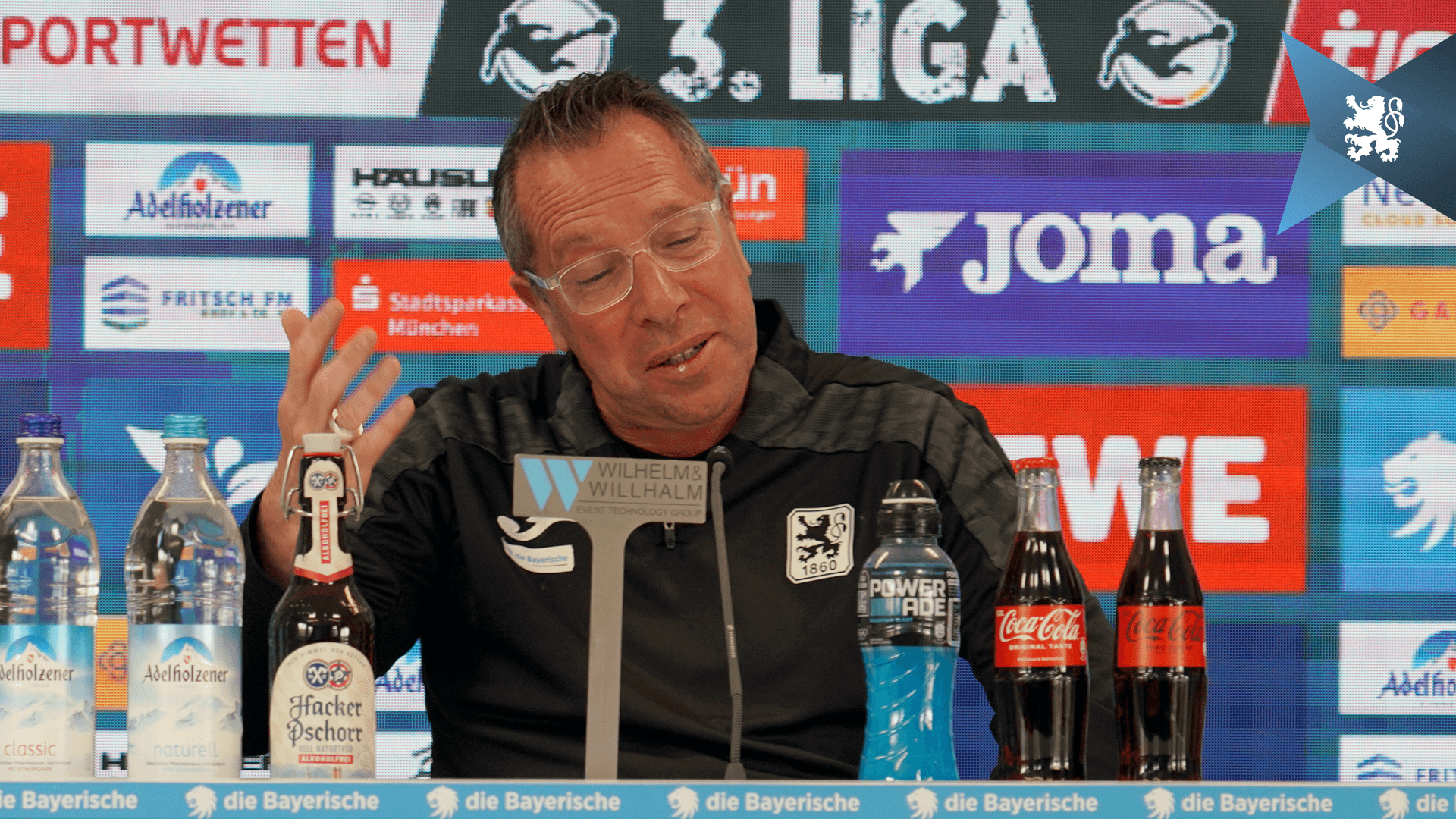 Löwen-Trainer Markus Kauczinski muss sich gegen Ingolstadt durch die Ausfälle im Mittelfeld einiges einfallen lassen.