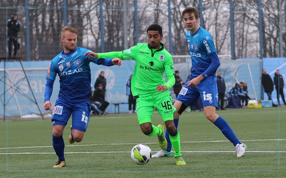 1:0-Sieg gegen Blau-Weiß Linz – Niemann trifft.