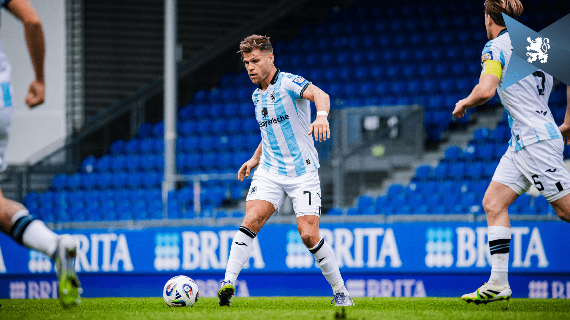 Florian Niederlechner hatte mit einem Abseitstreffer und einem Pfostenschuss in der Schlussphase Pech.