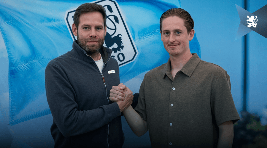 Löwen-Geschäftsführer Dr. Christian Werner (li) begrüßt Justin Steinkötter (re.) beim TSV 1860 München.